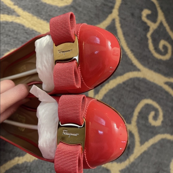 Salvatore Ferragamo Varina flat shoes Like New - Picture 3 of 10